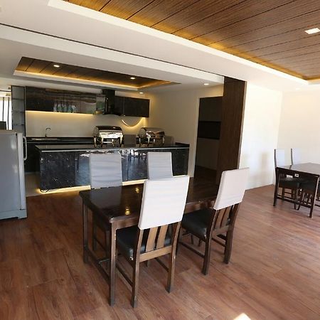 Royal Crown Hotel Yangon Bagian luar foto