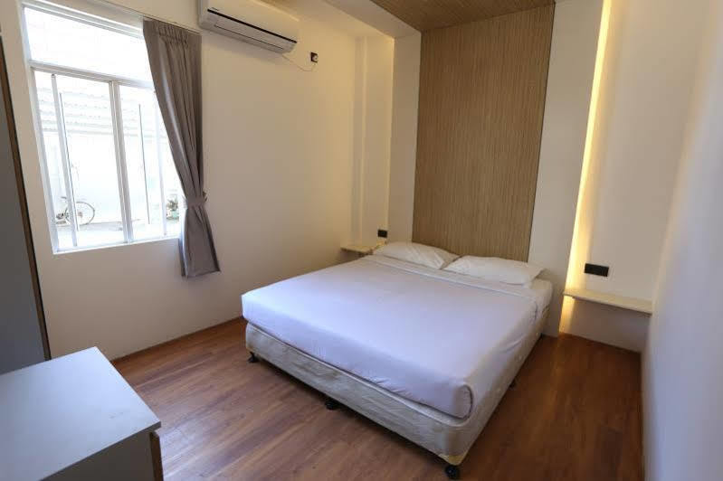 Royal Crown Hotel Yangon Bagian luar foto